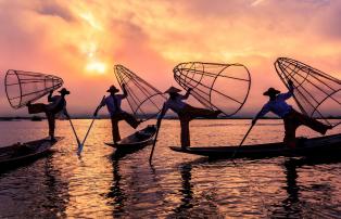 Myanmar shutterstock Asien_Myanmar_InleLake_Fishermen_Rowing_shutterstock_1920