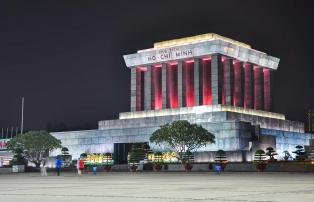 Vietnam Shutterstock Vietnam_Ho Chi Minh_Mausuleum Nacht_shutterstock_1920