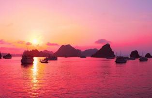 Vietnam Shutterstock Vietnam_Halong Bay_pink_Sonnenuntergang_shutterstock_1920