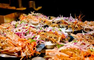 Asien China shutterstock China_Beijing_NightMarket_Detail_Food_shutterstock_1920