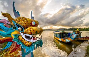 Vietnam Shutterstock Vietnam_Hue_Drachenboote_shutterstock_1920