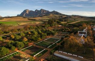Afrika Südafrika Winelands Babylonstoren 2. A birdseye view of the farm_1920