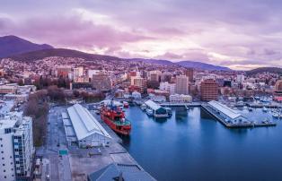 Australien Shutterstock Australien_Tasmanien_Hobart_Panorama_Abend_shutterstock_