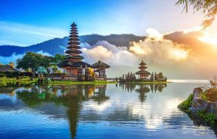 Indonesien shutterstock Asien_Indonesien_Bali_UlundanuTemple_shutterstock_1920