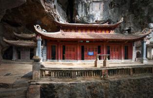 Vietnam Shutterstock Vietnam_Halong Bay_Bich Dong Pagode_shutterstock_1920