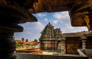 Indien shutterstock Asien_Indien_Hampi_VeeraNarayanaTemple_Inside_shutterstock_1