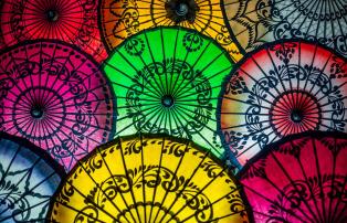 Myanmar shutterstock Asien_Myanmar_Bagan_Market_Umbrellas_shutterstock_1920