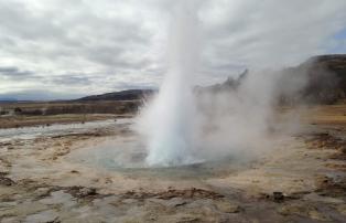 Unsplashed Island Geysir Stockur