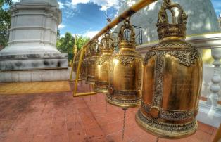 Asien Thailand Chiang Mai - Golden Bells at temple_1920