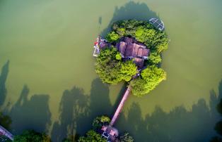 Vietnam Shutterstock Vietnam_Hanoi_Ngoc Son Temple_Vogelperspektive_shutterstock