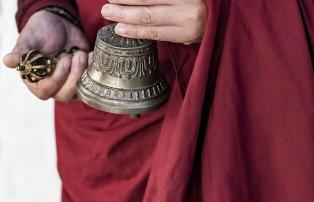 Asien Bhutan Amankora Punakha Lodge Amankora, Bhutan - Monk with Dorji (thunderb