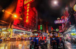 Asien Thailand Bangkok - Chinatown at Night_1920