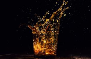 Australien Shutterstock Australien_Tasmanien_Hobart_Whisky_Splash_shutterstock_1