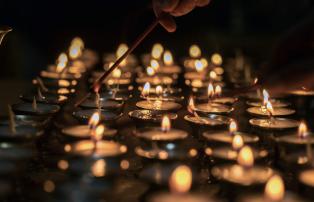 Asien Bhutan SixSenses_Paro Butter_lamps_[8070-A4]_1920