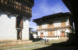 Asien Bhutan Radehose_Ecke AS_ERH_Bumthang_Klosternahes_Wohnen[1]_1920