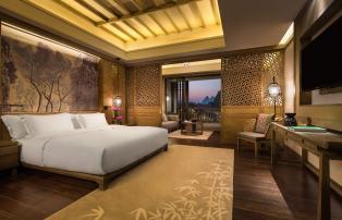 Asien China Yangshuo Banyan Tree Yangshuo Pagoda Lake Suite-King Room_1920