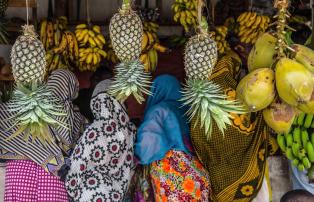 Tanzania shutterstock MtowaMbu_Markt_shutterstock_1920