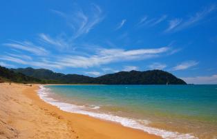 Neuseeland shutterstock New Zealnd_Totaranui Golden Sand_shutterstock_1920