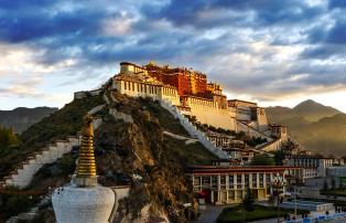 Asien China shutterstock China_Tibet_Lhasa_PotalaPalace_Panorama_shutterstock_19