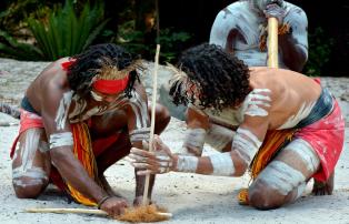 Australien Shutterstock Australien_Aborigine_Fire_shutterstock_1920