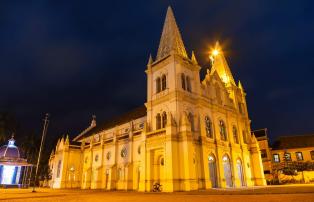 Indien shutterstock Asien_Indien_Cochin_SantaCruzChurch_Evening_shutterstock_192