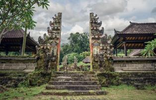 Indonesien shutterstock Asien_Indonesien_Bali_Ubud_BatukaruTemple_shutterstock_1