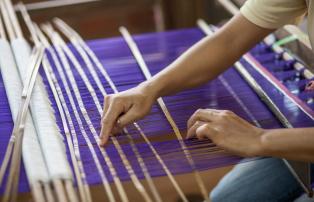 Kambodscha shutterstock Asien_Cambodia_SiemReap_SilkWeaving_shutterstock_1920