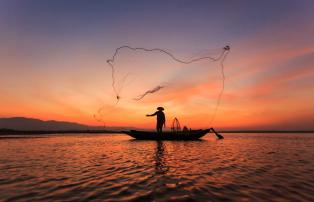 Kambodscha shutterstock Asien_Cambodia_SiemReap_TonleSap_Fisher_Boat_shutterstoc