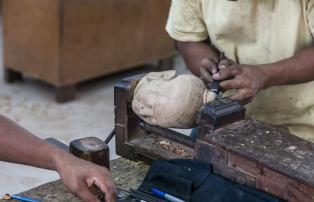 Kambodscha shutterstock Asien_Cambodia_SiemReap_WoodCarving_shutterstock_1920