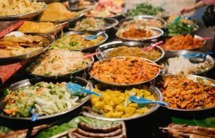 Laos shutterstock Asien_Laos_LuangPrabang_NightMarket_Food_shutterstock_1920