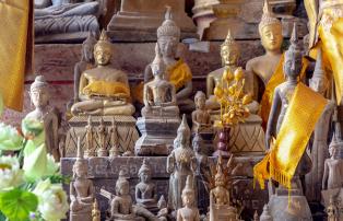 Laos shutterstock Asien_Laos_LuangPrabang_ThamTingCave_Buddhas_shutterstock_1920