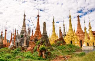 Myanmar shutterstock Asien_Myanmar_InleLake_IndeinPagodaComplex_Panorama_shutter