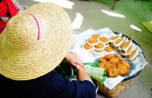 Myanmar shutterstock Asien_Myanmar_Yangfon_BogyokeMarket_Cake_shutterstock_1920