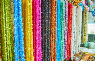 Myanmar shutterstock Asien_Myanmar_Yangon_BogyokeMarket_GemstoneBeads_shuttersto