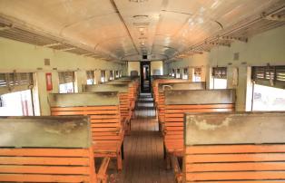 Myanmar shutterstock Asien_Myanmar_Yangon_Train_Inside_shutterstock_1920