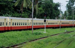 Myanmar shutterstock Asien_Myanmar_Yangon_Train_shutterstock_1920