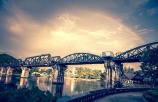 Thailand shutterstock Thailand_Kanchanaburi_River Kwai Bridge_Abend_shutterstock