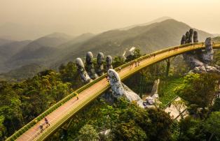 Vietnam Shutterstock Vietnam_Danang_Brücke mit Händen_shutterstock_1920