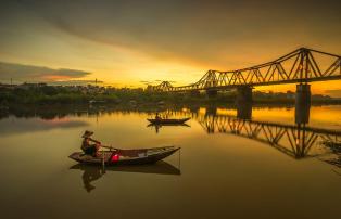 Vietnam Shutterstock Vietnam_Hanoi_Red River_Stahlbrücke_shutterstock_1920