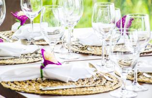 Aqua Expeditions Aria Amazon New 8-2015 Aria Amazon Dining Room 2 - High Resolut