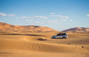 Unsplashed Oman Wüste SUV