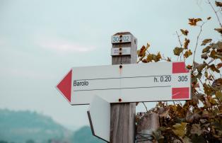 Langhe und Comer See pietro-schellino-LWkH8oBLIYA-unsplash