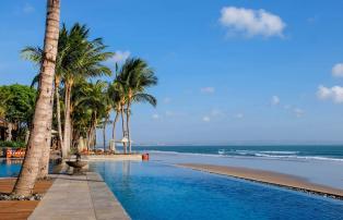 Asien Indonesien Bali The-Legian The_Legian_Bali_Infinity_Pool_Beach_1920