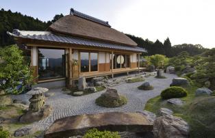 Asien Japan Nara Sasayuri Ann Villa 2 Overview of stone gardens and villa_1920
