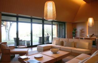 Asien Japan Shima-shi Amanemu-Resort Villa - Living-Dining 3_1920