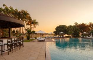 Asien Vietnam Hue Azerai La Residence Pool Sunrise_1920