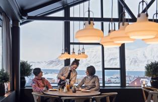 Europa Norwegen Spitzbergen Funken Lodge Agurtxane_Concellon_Funken_frokost4_192