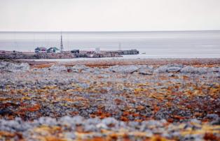 Europa Norwegen Spitzbergen Isfjord Radio Adventure Hotel Isfjojrdradio_summer_B