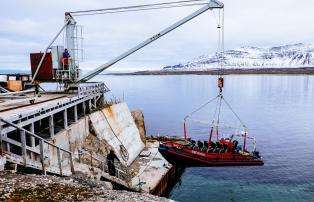 Europa Norwegen Spitzbergen Isfjord Radio Adventure Hotel Isfjojrdradio_summer_B