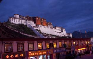 Asien China Tibet - Building on Mountain (1)_1920